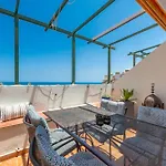 Elegant 2 Bdrm Penthouse With Sea Views And Pools