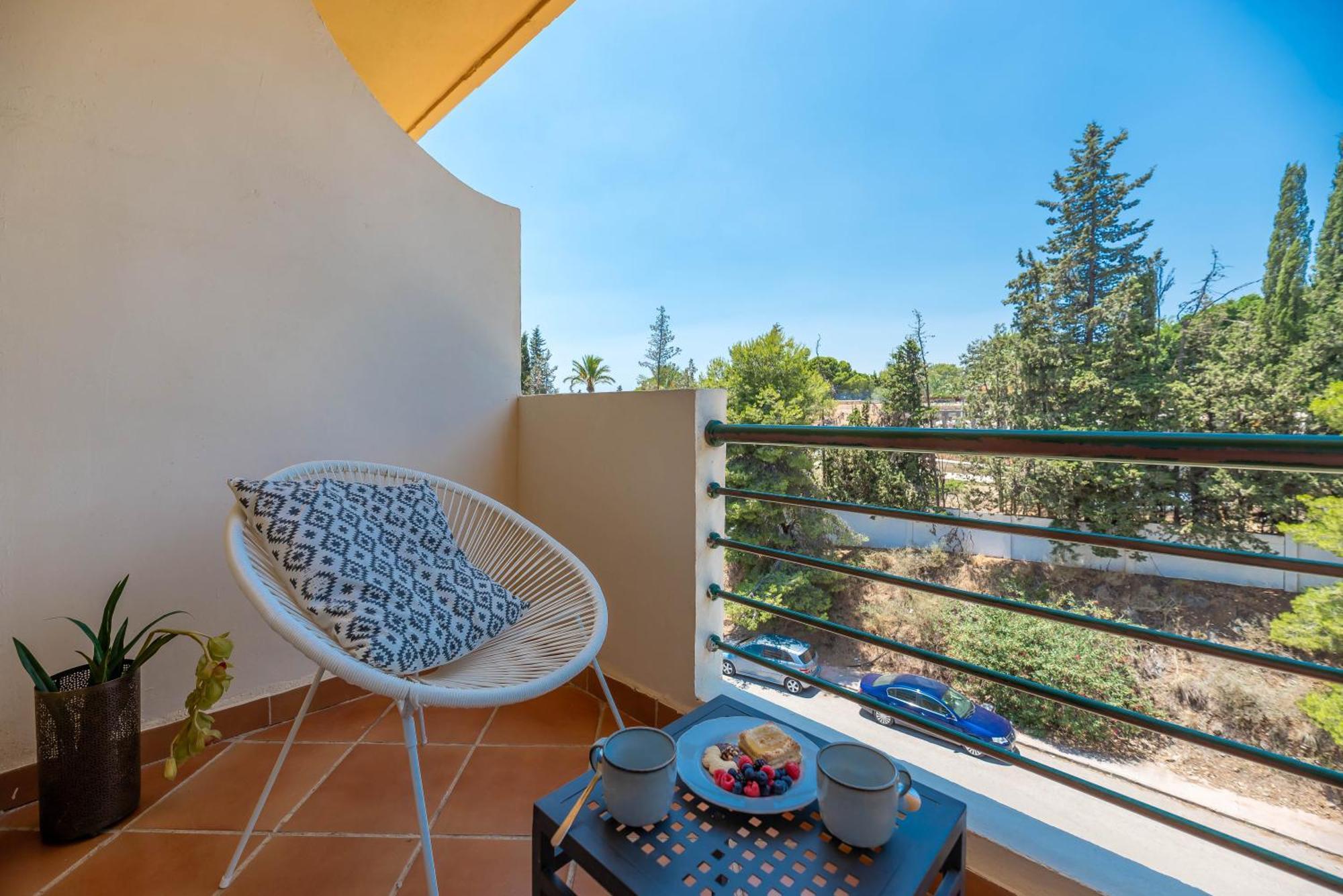 Elegant 2 Bdrm Penthouse With Sea Views And Pools Appartamento *