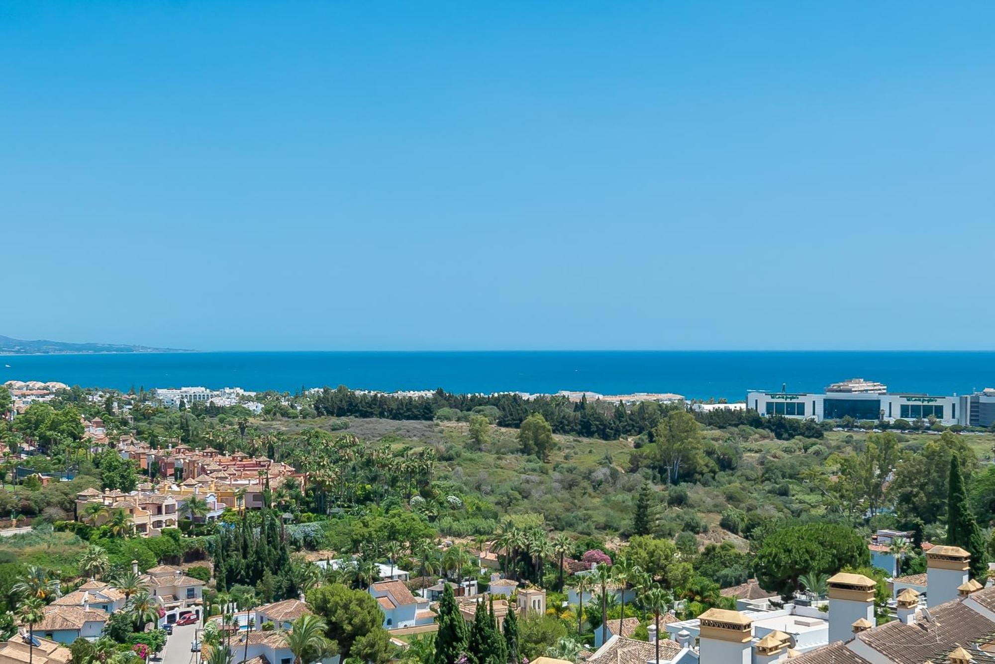Elegant 2 Bdrm Penthouse With Sea Views And Pools Appartamento