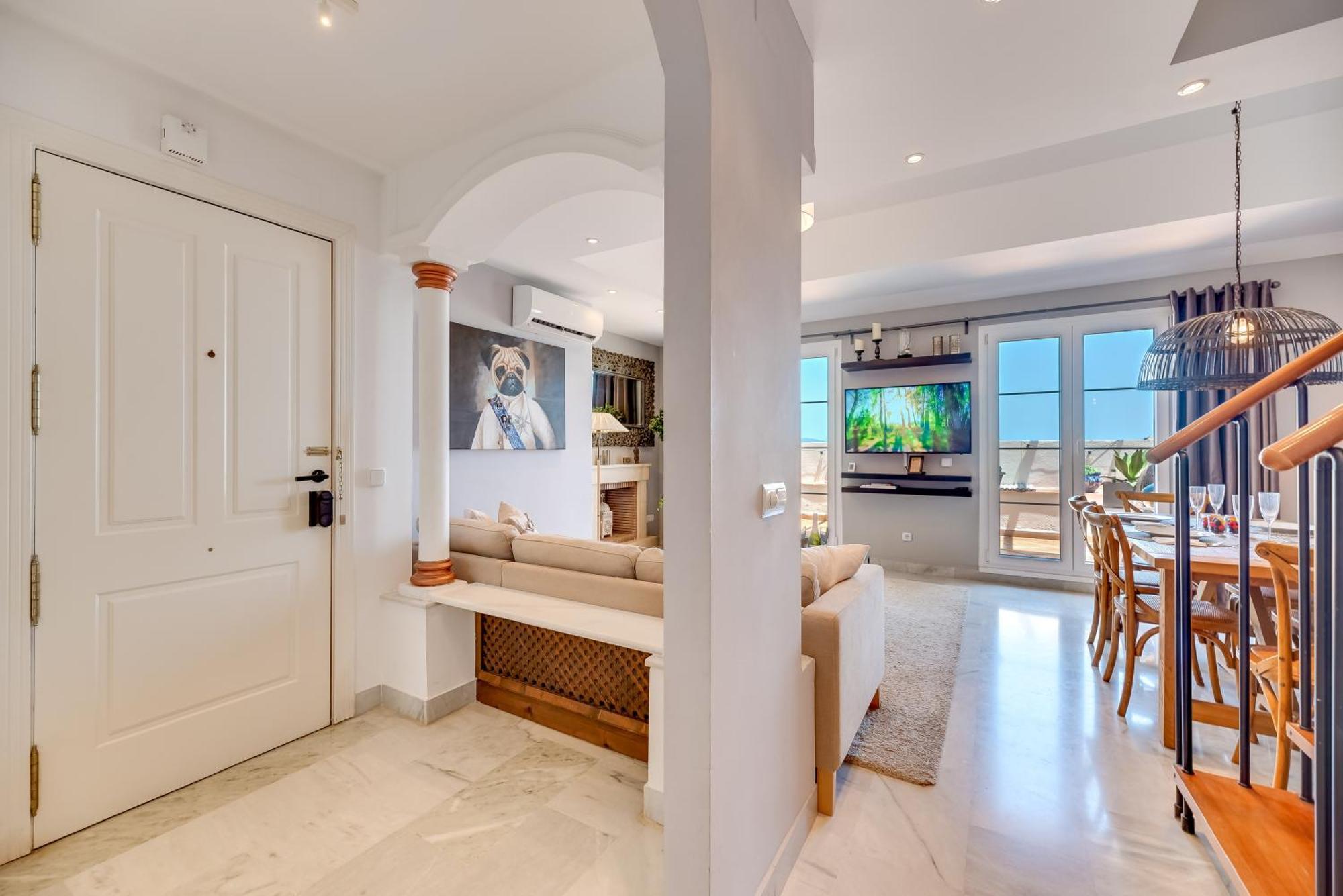 Elegant 2 Bdrm Penthouse With Bbq And Pools Appartement